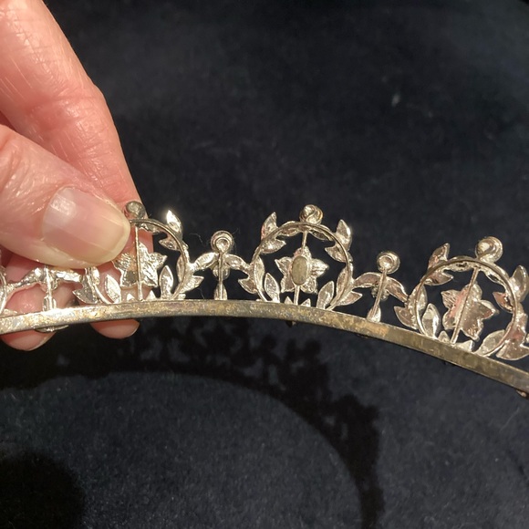 Bridal tiara - Picture 6 of 6